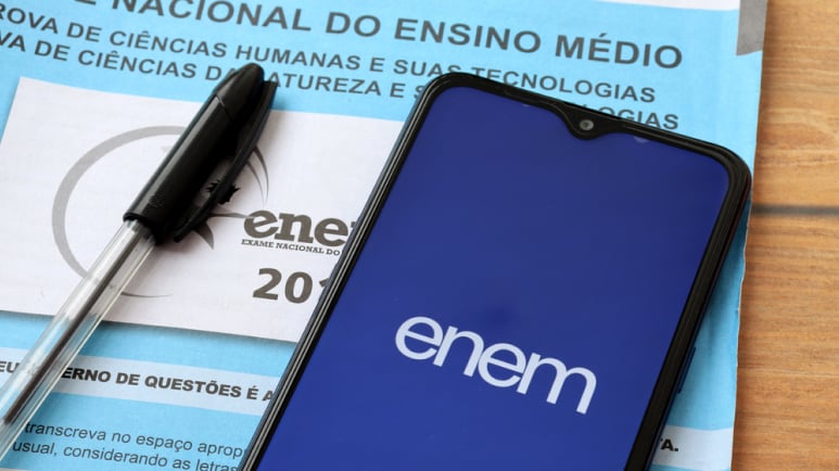 O Enem (Exame Nacional do Ensino Médio) é o principal meio de acesso ao ensino superior brasileiro para milhões de estudantes.